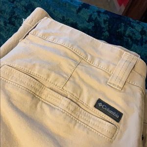 Men’s Columbia cargo pants. NWOT. KHAKI color.